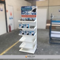 Display em MDF de Chão com Testeira Personalizada e Espaçadores Cromados 